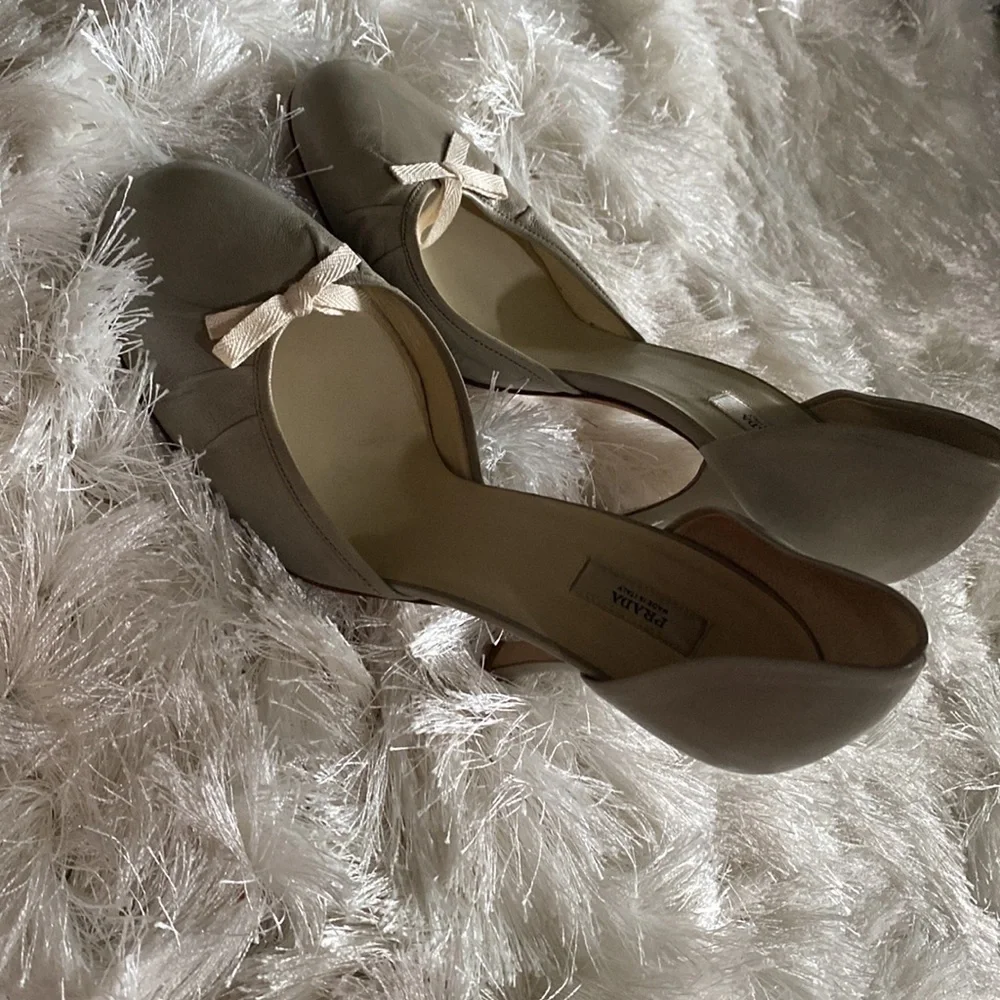 PRADA GREY taupe LEATHER PUMPS W/ GROSGRAIN BOW size 37 us 6.5 - Picture 4 of 9